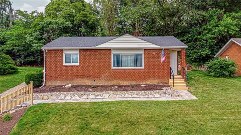 116 Wray Dr, Clairton, PA 15025