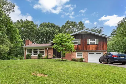 200 Evans City Rd, Freedom, PA 15042