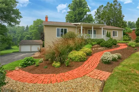 139 Emmet Dr, Beaver Falls, PA 15010