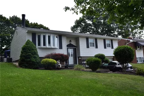 4696 Marina Dr, Homestead, PA 15120