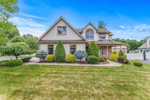 3228 Sequoia Dr, New Castle, PA 16105