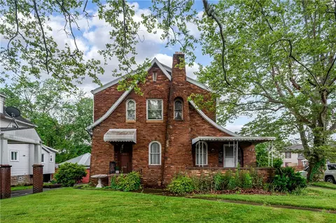 818 Park Ave, Farrell, PA 16121