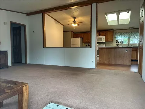 45 Pine Cir, Apollo, PA 15613 photo 2