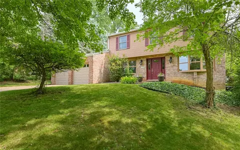 1392 Old Meadow Rd, Pittsburgh, PA 15241