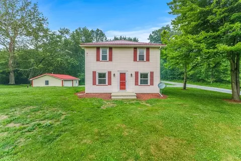 7 Hewitt Rd, West Middlesex, PA 16159