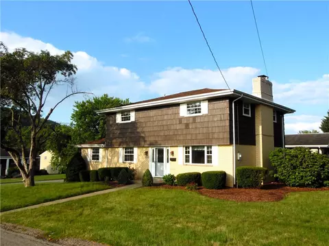 498 Toledo Dr, Lower Burrell, PA 15068