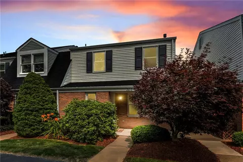 208 Greenwood Dr, Canonsburg, PA 15317