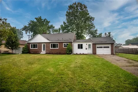 645 Sharon New Castle Rd, Farrell, PA 16121