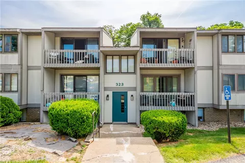 323 Ridge Point Cir #23, Bridgeville, PA 15017