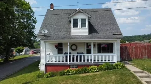 3056 Idaho St, Export, PA 15632