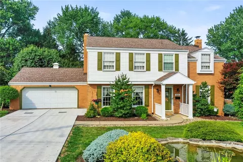 1611 Holly Hill Dr, Bethel Park, PA 15102