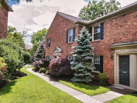 634 Robinwood Dr, Pittsburgh, PA 15216