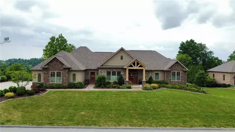 10106 Kingsbury Ln, North Huntingdon, PA 15642