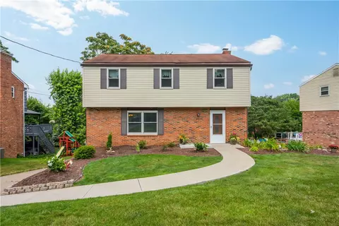 291 E Deer Park Dr, Clairton, PA 15025