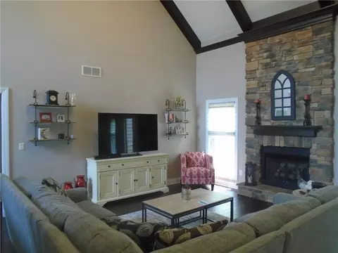 162 Eric Dr, Beaver, PA 15009 photo 2