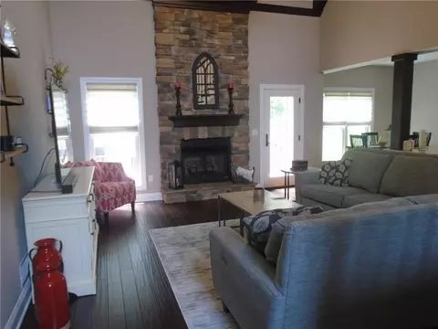 162 Eric Dr, Beaver, PA 15009 photo 3