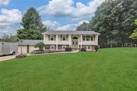 118 Lynne Dr, Beaver Falls, PA 15010