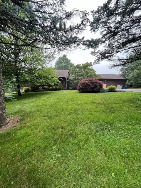 312 Wheatridge Dr, Jeannette, PA 15644
