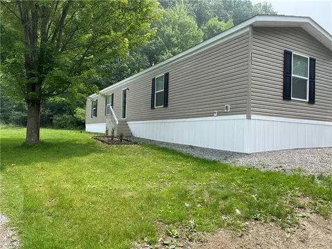 131 Valley Dr, Harmony, PA 16037