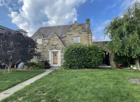 3065 Pioneer Ave, Pittsburgh, PA 15226