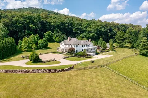 641 Hidden Meadows Ln, Ligonier, PA 15658