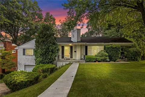 93 Sprucewood Dr, Bethel Park, PA 15102