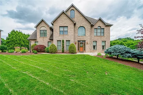 10400 Sophia Ct, Irwin, PA 15642