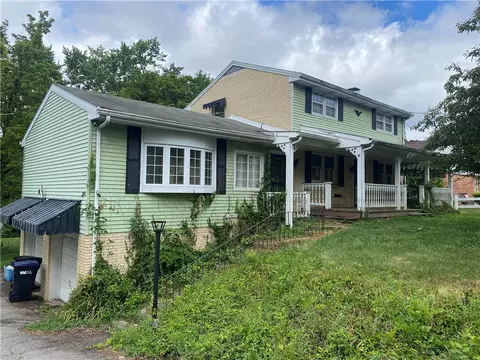 324-326 Mccaffrey Dr, Coraopolis, PA 15108