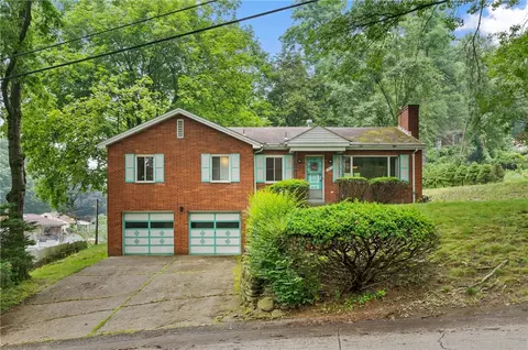 2072 Hampstead Dr, Pittsburgh, PA 15235