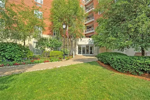 4625 Fifth Ave #802, Pittsburgh, PA 15213