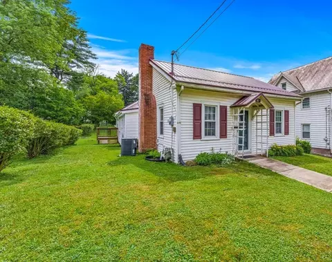 317 S New Castle St, New Wilmington, PA 16142