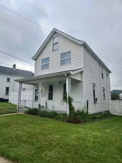 115 117 Franklin Ave, Vandergrift, PA 15690