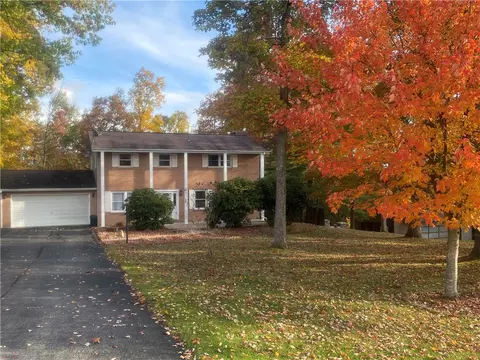 26 Hawes Rd, Farmington, PA 15437