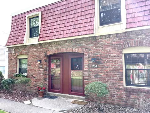 1236 Pennsbury Blvd, Pittsburgh, PA 15205