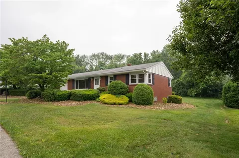 27 Driving St, Latrobe, PA 15650