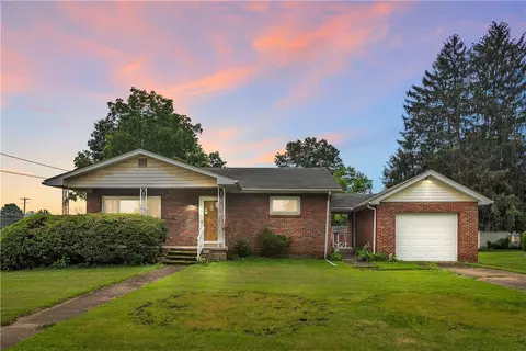 215 Golf Ave, Ellwood City, PA 16117