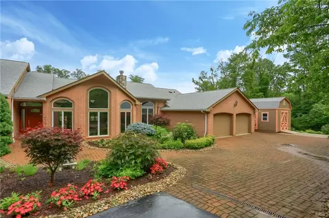 377 Magee Rd, Sewickley, PA 15143
