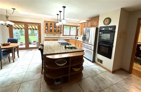 8184 Streamside Dr, Pittsburgh, PA 15237 photo 6