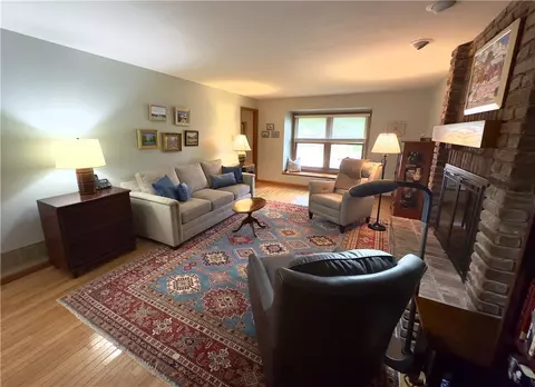 8184 Streamside Dr, Pittsburgh, PA 15237 photo 4