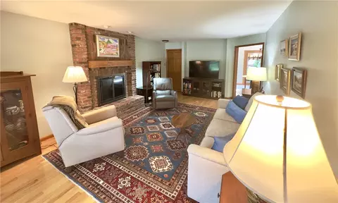 8184 Streamside Dr, Pittsburgh, PA 15237 photo 5