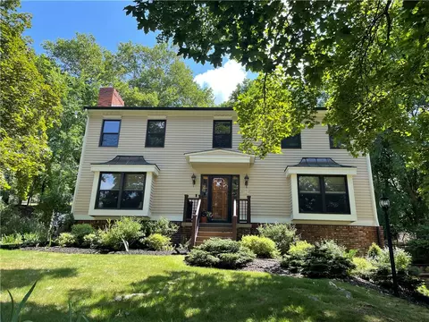 8184 Streamside Dr, Pittsburgh, PA 15237
