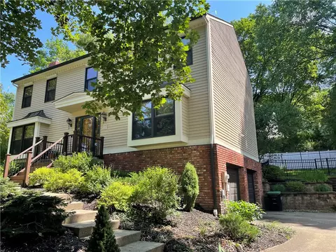 8184 Streamside Dr, Pittsburgh, PA 15237 photo 2