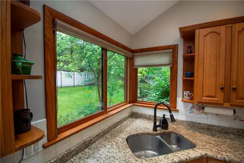 8184 Streamside Dr, Pittsburgh, PA 15237 photo 9