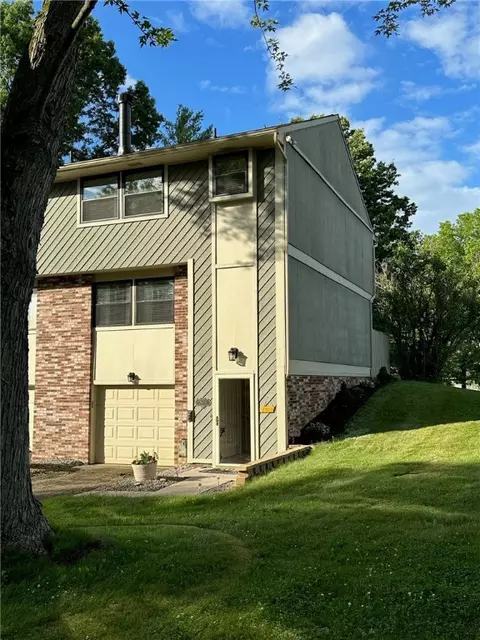 2923 Big Meadow Ct, Bridgeville, PA 15017