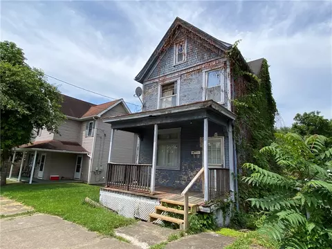 11 S 13th St, Jeannette, PA 15644