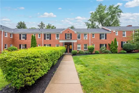 832 Thorn St #13, Sewickley, PA 15143