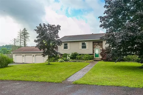154 R J Lilley Dr, Farmington, PA 15437