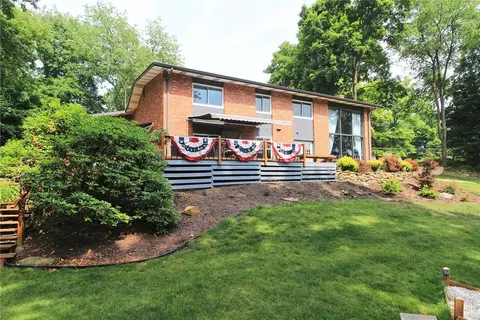 211 Julrich Dr, Mcmurray, PA 15317