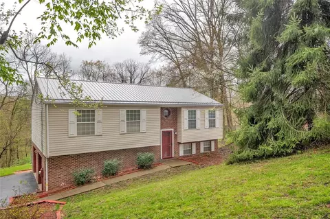 211 Teakwood Rd, Butler, PA 16001