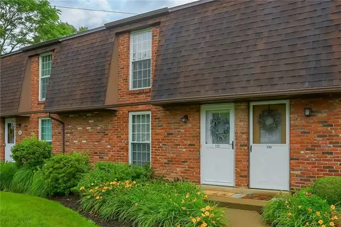 122 Baun Dr, Coraopolis, PA 15108